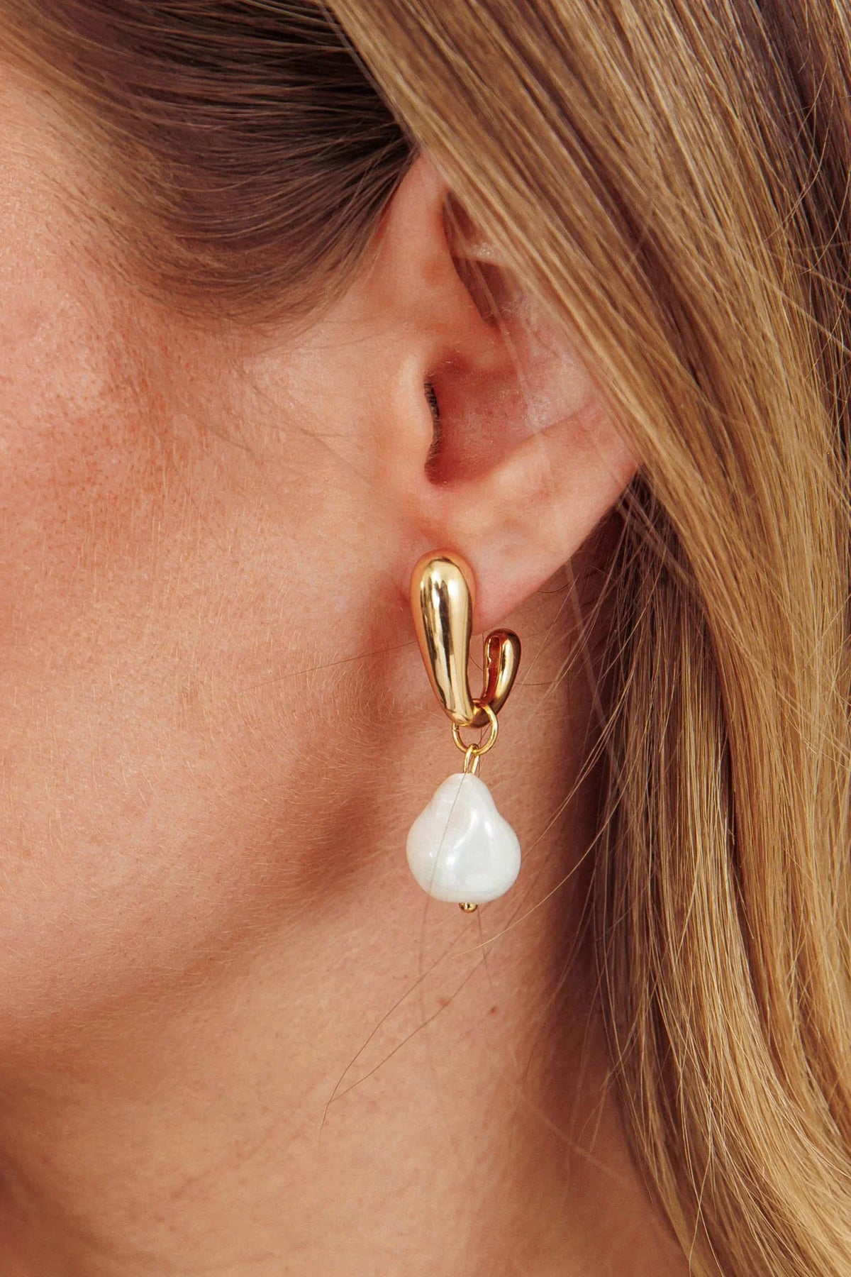 Celene Drop Pearl Earrings Gold