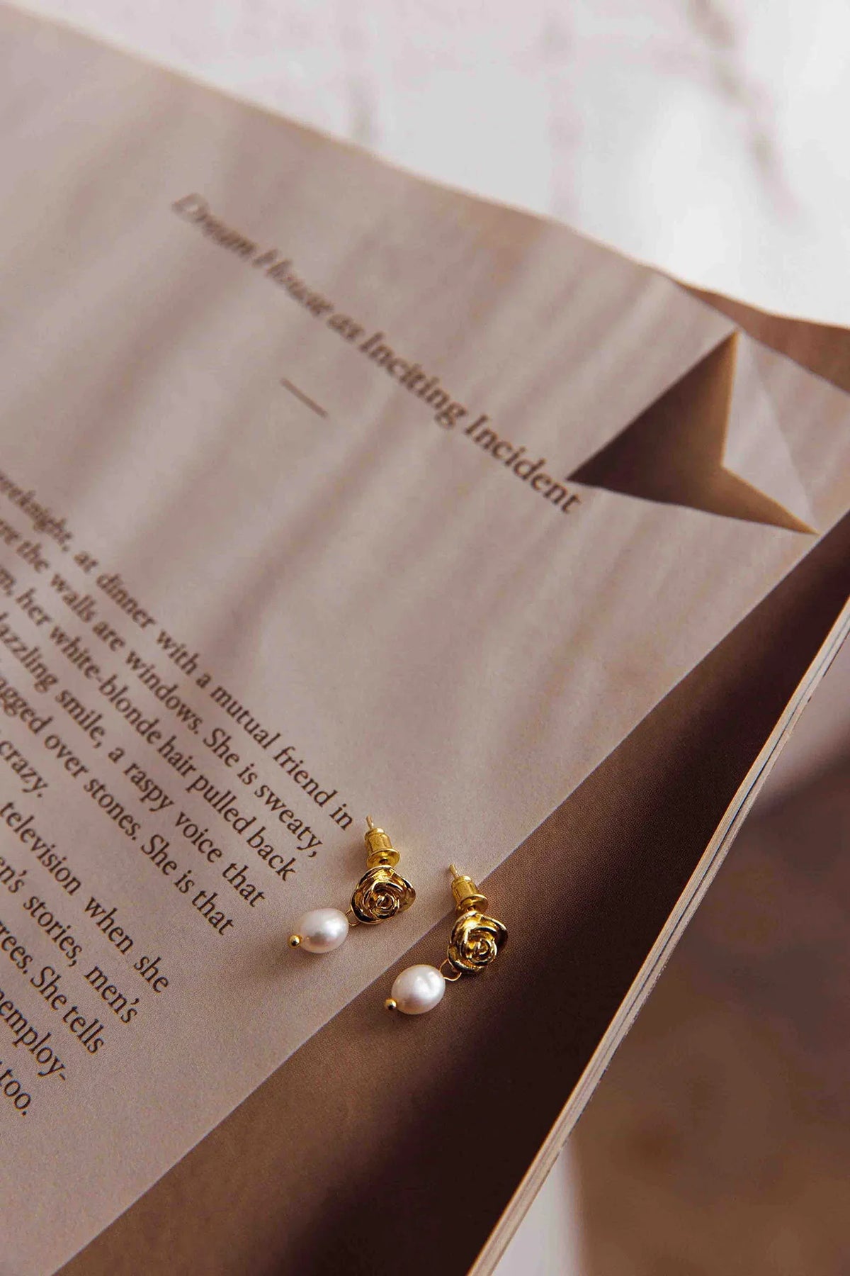 Le Jardin Flower Pearl Earrings Gold