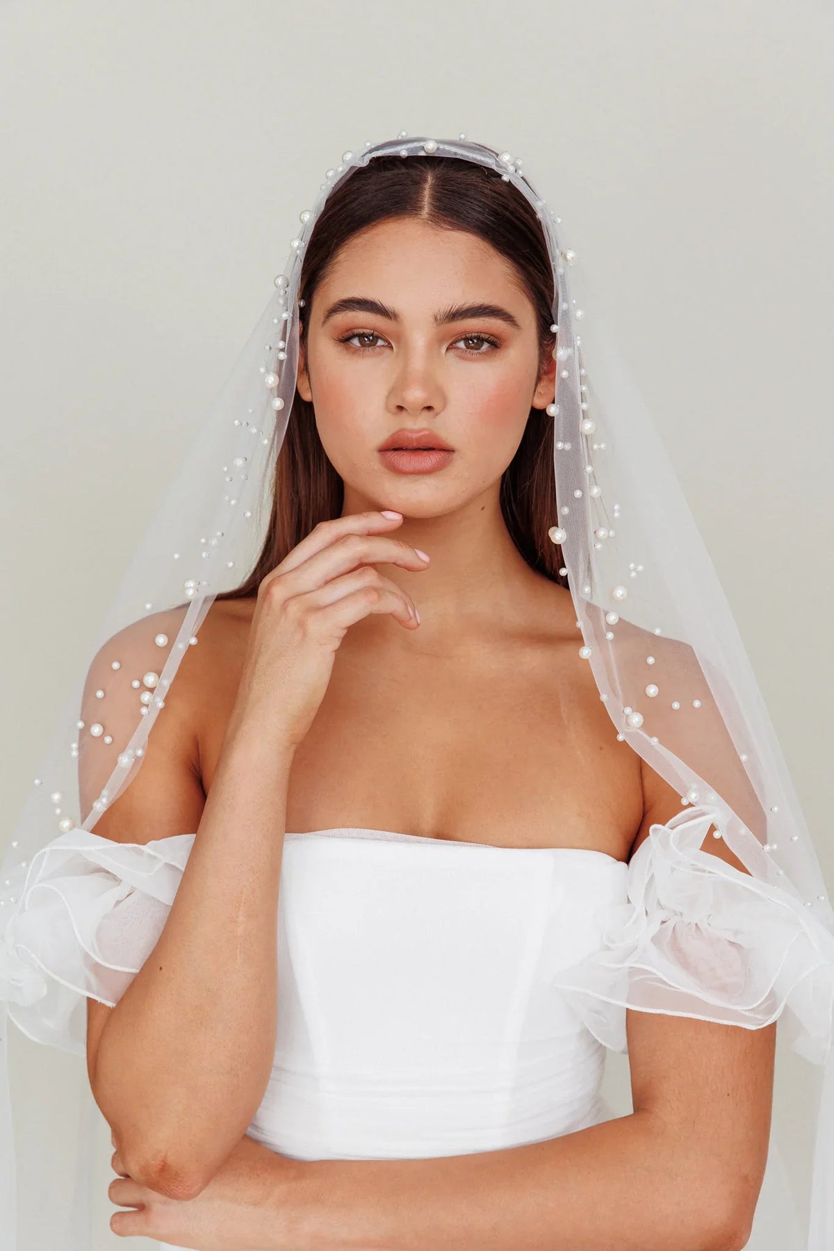Violette Pearl Accent Veil White