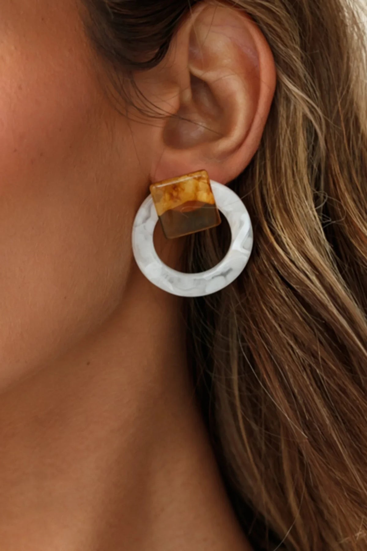 Endearing Marbled Square Circle Earrings Beige