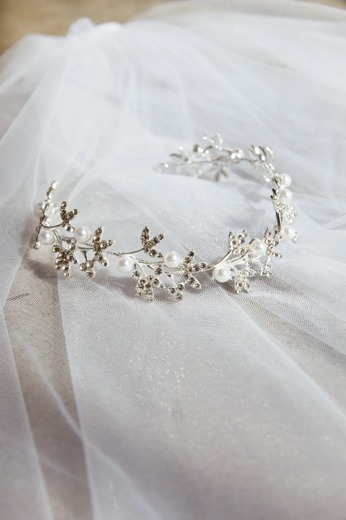 Leaves & Pearl Wire Headband Silver