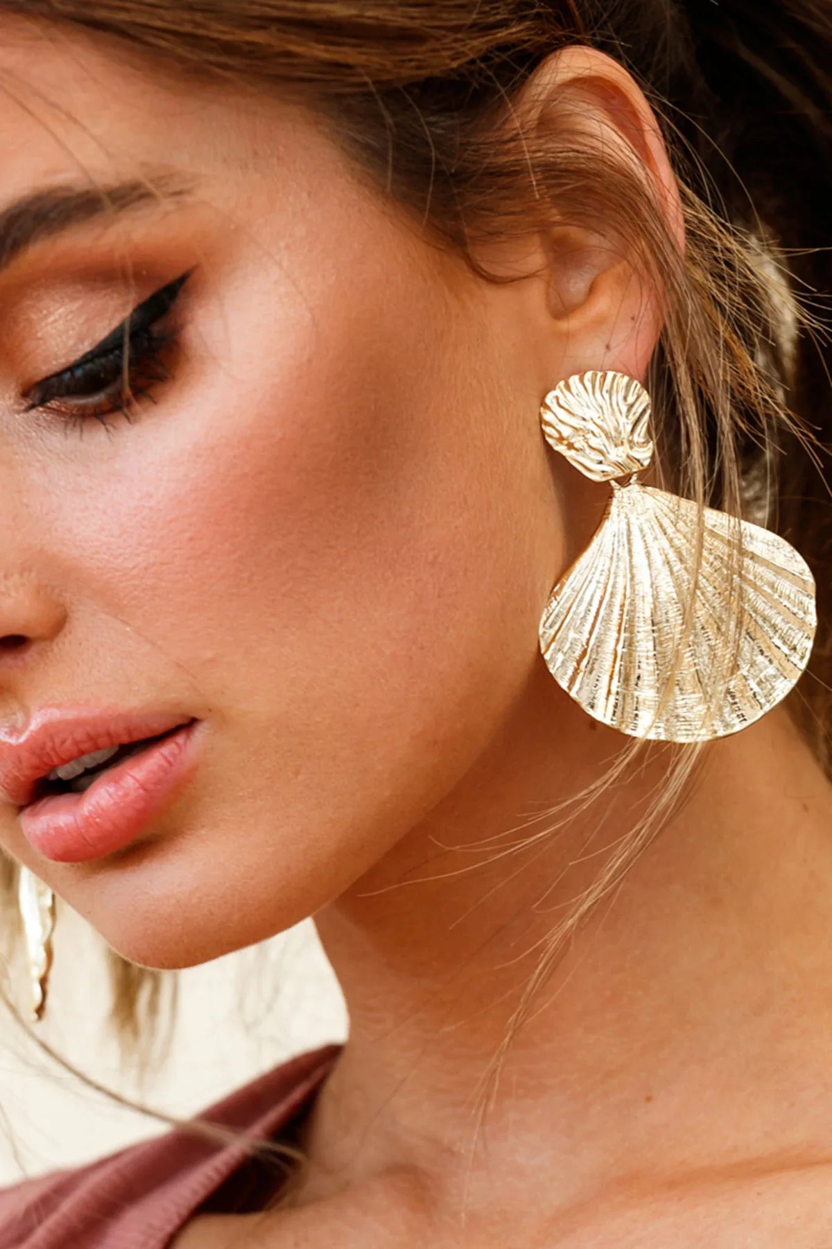 Calliope Shell Earrings Gold