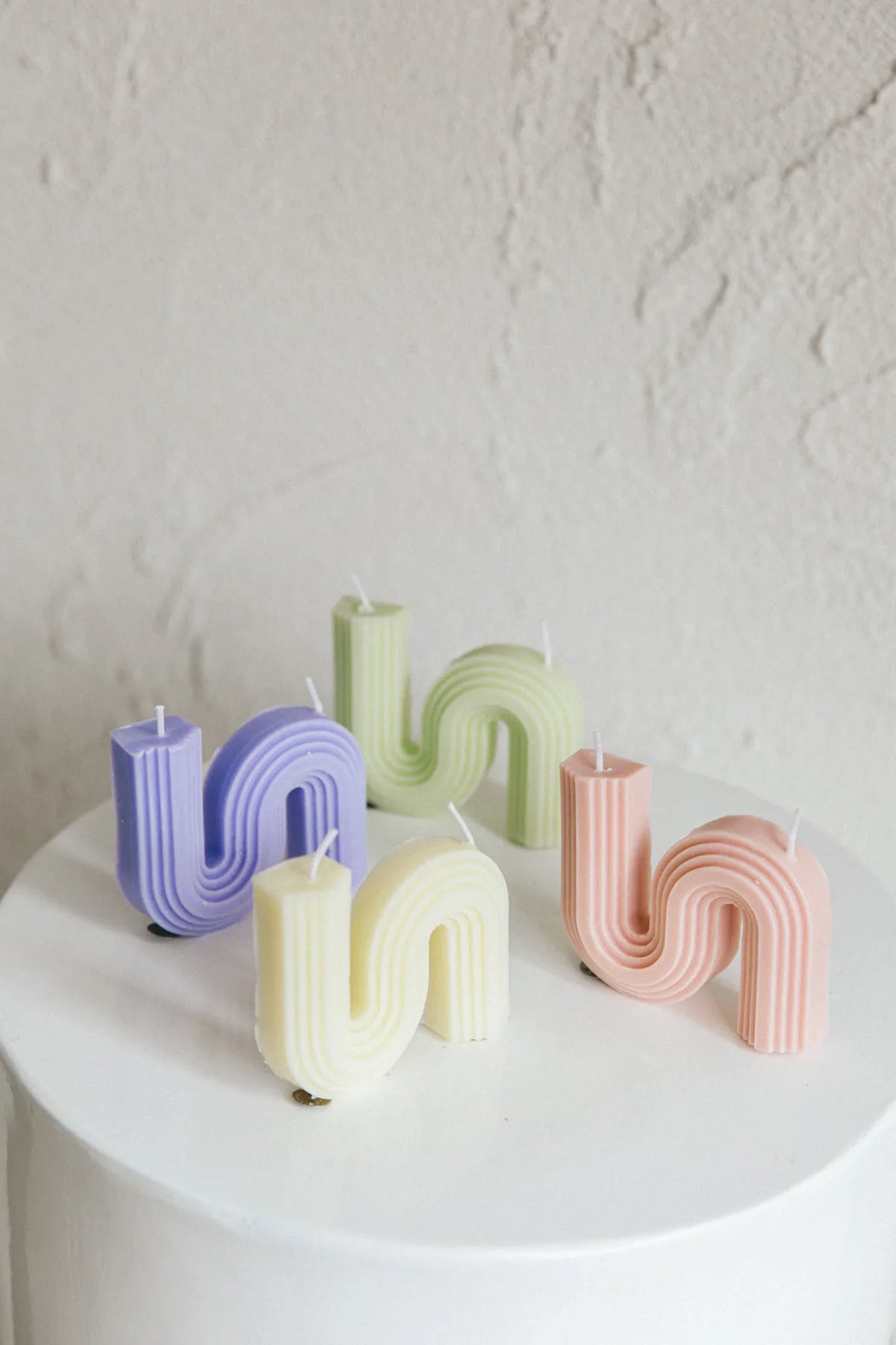 Golden Days S-Shape Geometric Aromatherapy Candle Lavender