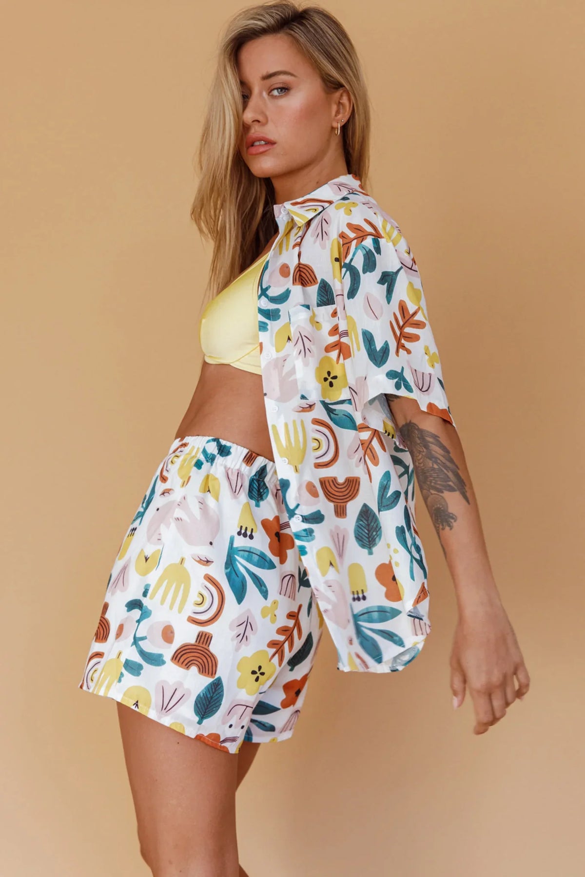 Just A Hunch Shorts Printed White