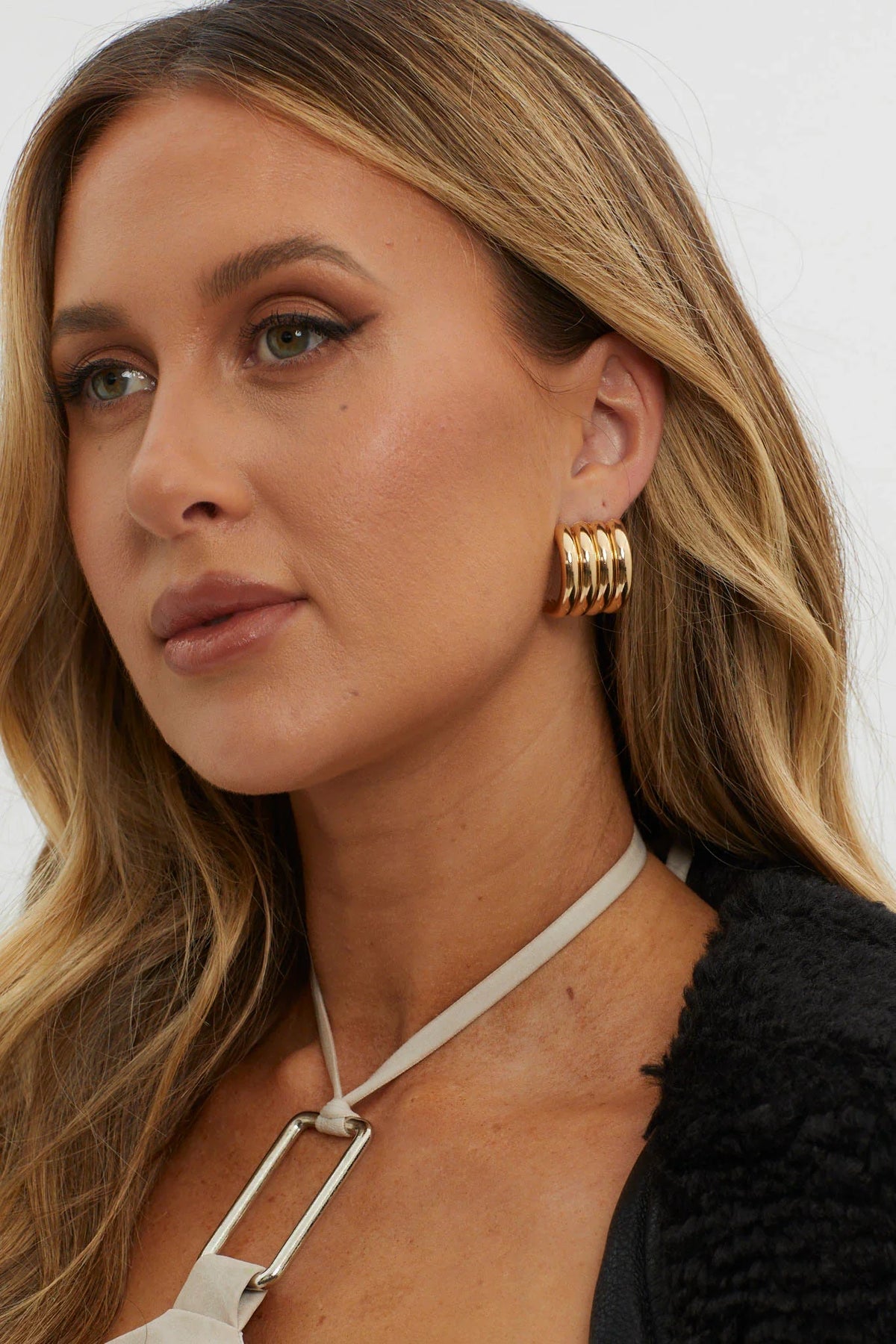 Mally Ribbed Hoop Earrings Gold