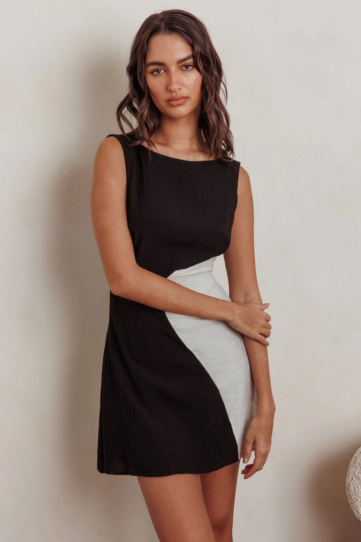 Loving Me Sleeveless A-line Mini Dress Black/Sand